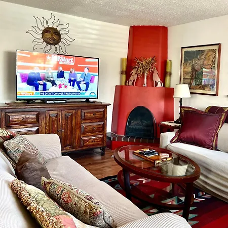 Downtown Historic East-side Coyote House 2b 2ba * Santa Fe