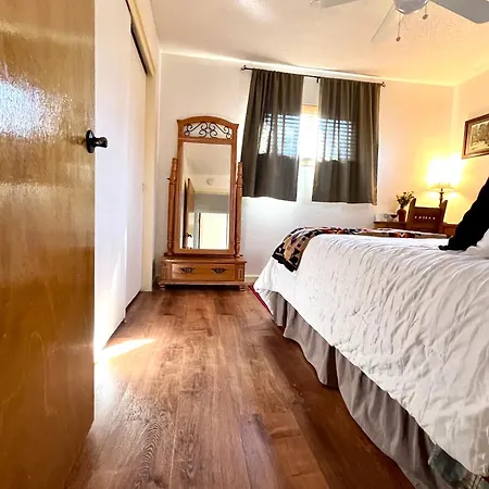 Holiday home Downtown Historic East-side Coyote House 2b 2ba *