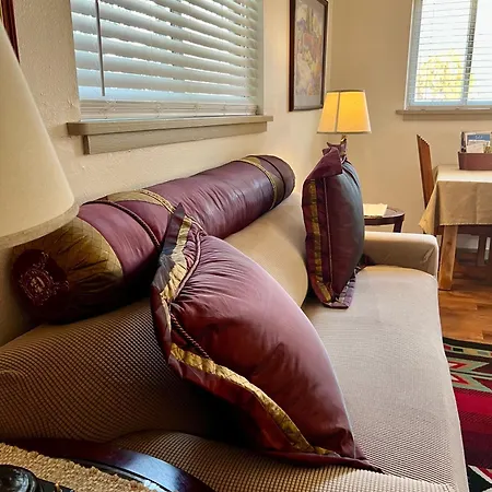 Downtown Historic East-side Coyote House 2b 2ba Holiday home *